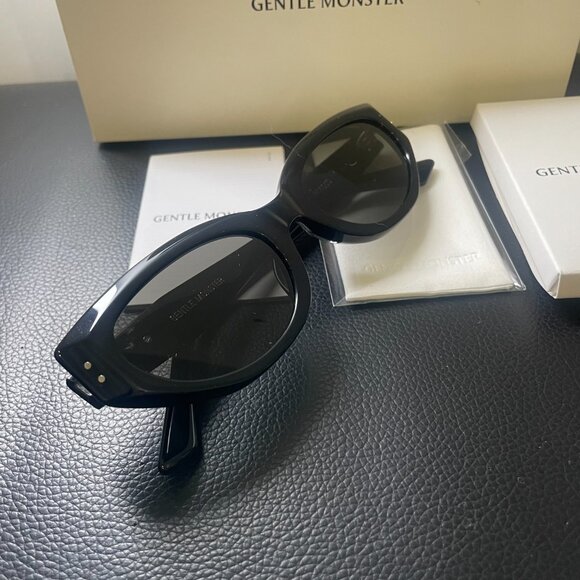 Gentle Monster Black Oval Sunglasses Gold Logo Chic It-Girl Style main image 7